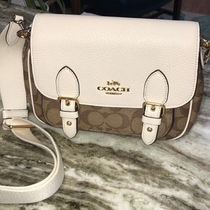 Lucy Crossbody in signature Pebble Grain Leather